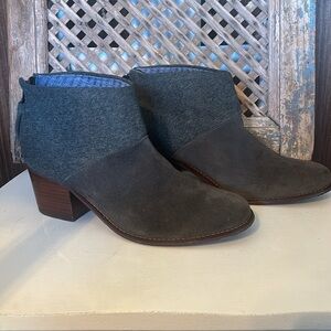 Toms gray suede ankle boot in a size 9.5 women’s!
So cute!